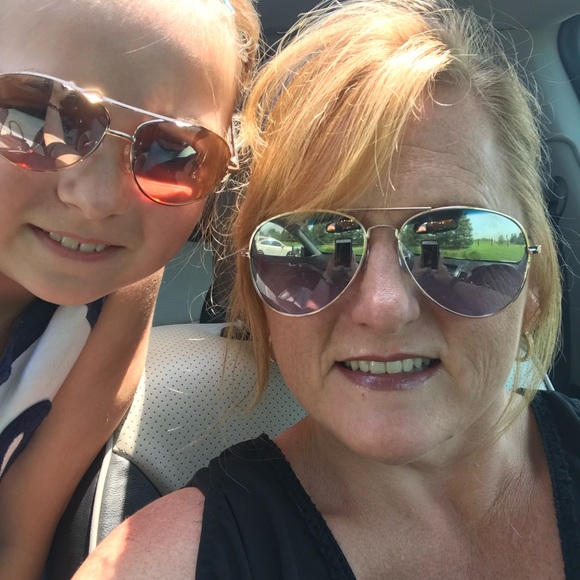 Meet your Posher, Leslie - Picture 1 of 1